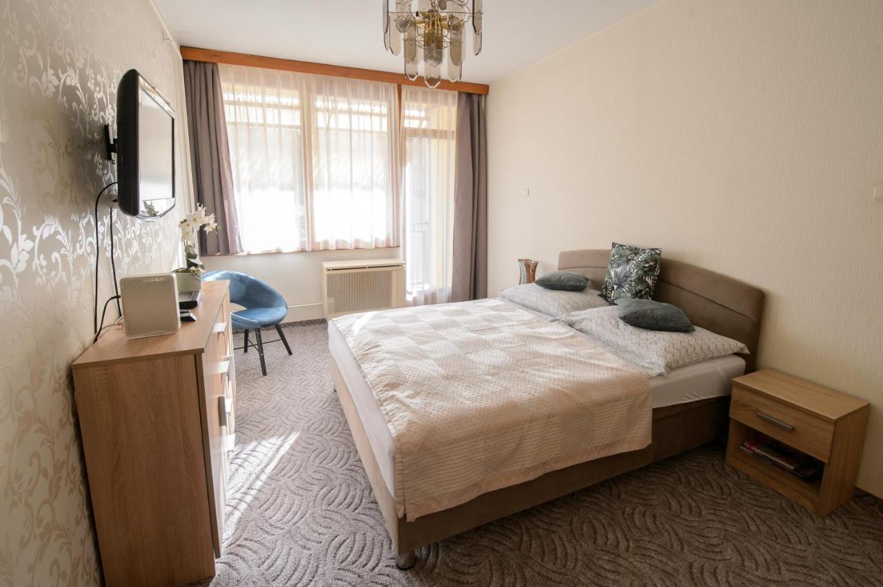 Lujzi Apartman エゲル エクステリア 写真